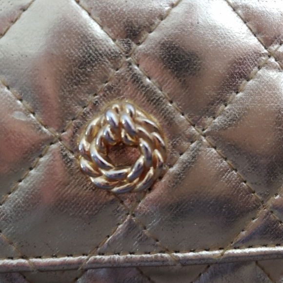 Vintage gold purse with long strap - Picture 16 of 16